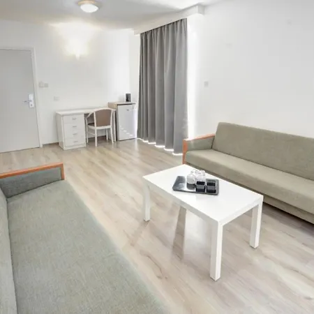 Barbara Apts Aparthotel